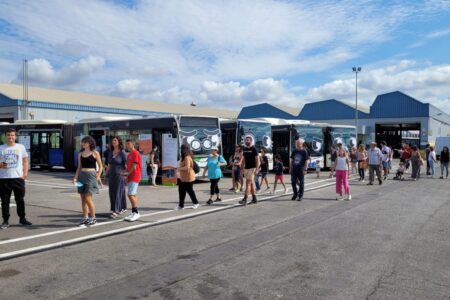 Más de 150 personas participan a la primera jornada de puertas abiertas a familias a las cocheras de la EMT Palma￼