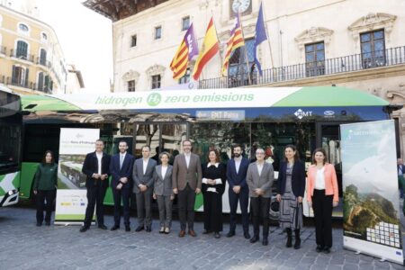 L’EMT de Palma presenta els seus primers tres autobusos d’hidrogen