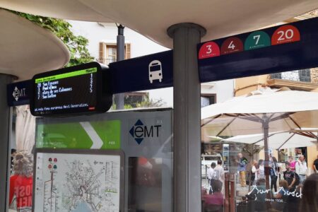 La EMT Palma renueva las pantallas informativas a 10 paradas de la ciudad